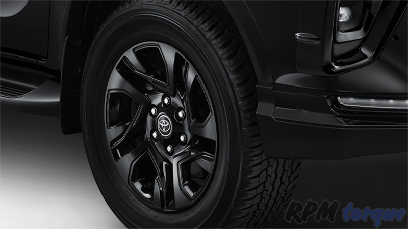 mobil toyota fortuner 8 toyota-fortuner-alloy-wheel