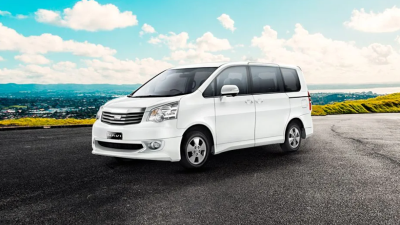 mobil toyota nav1 2 toyota-nav1-tampak-depan-bawah